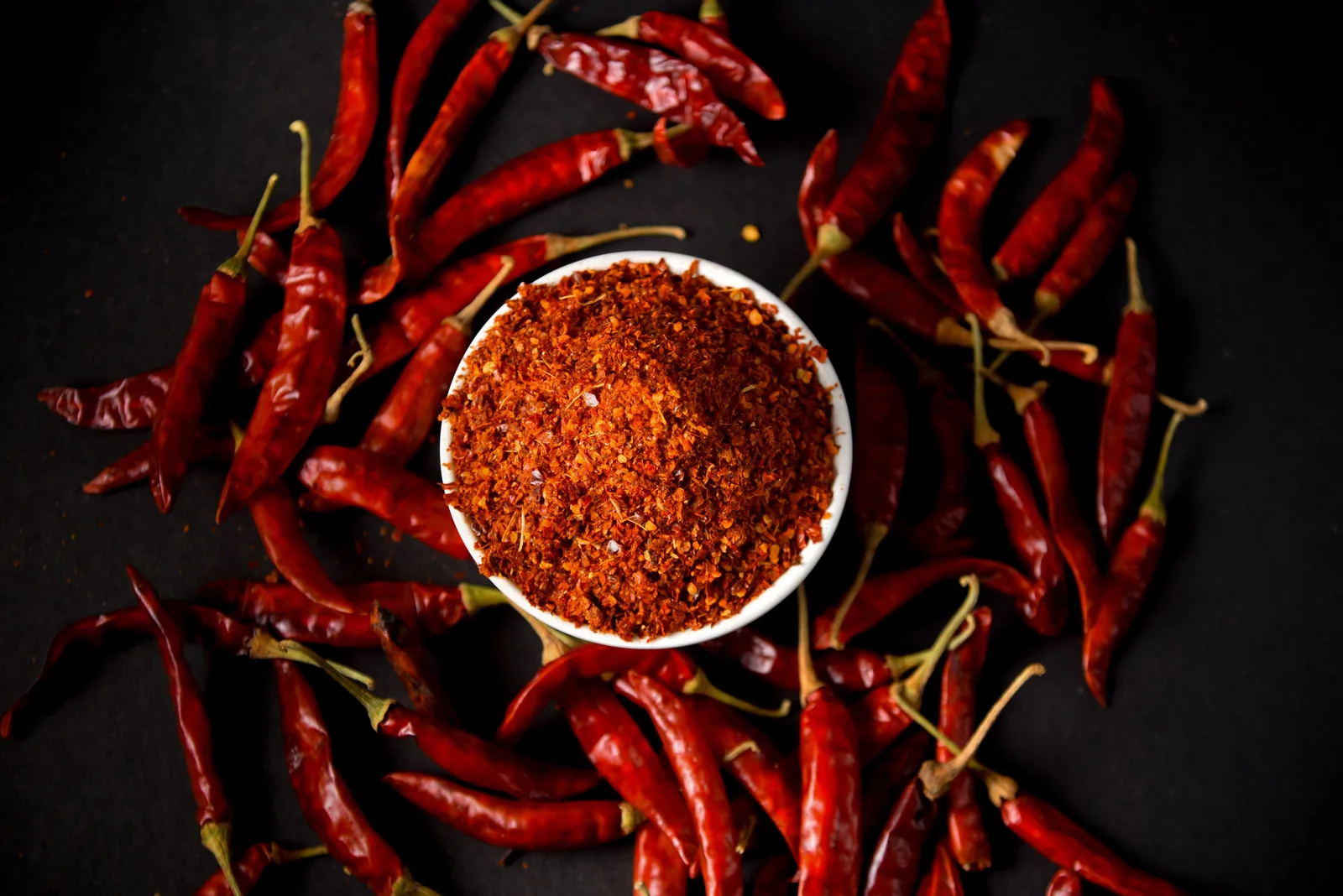 Whole dried chillies and ground chilli powder