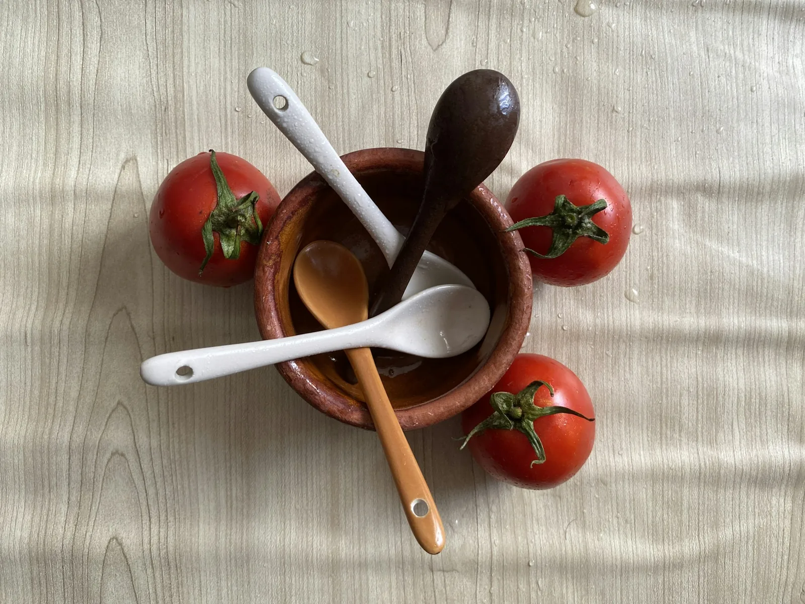 A simple cooked tomato sauce