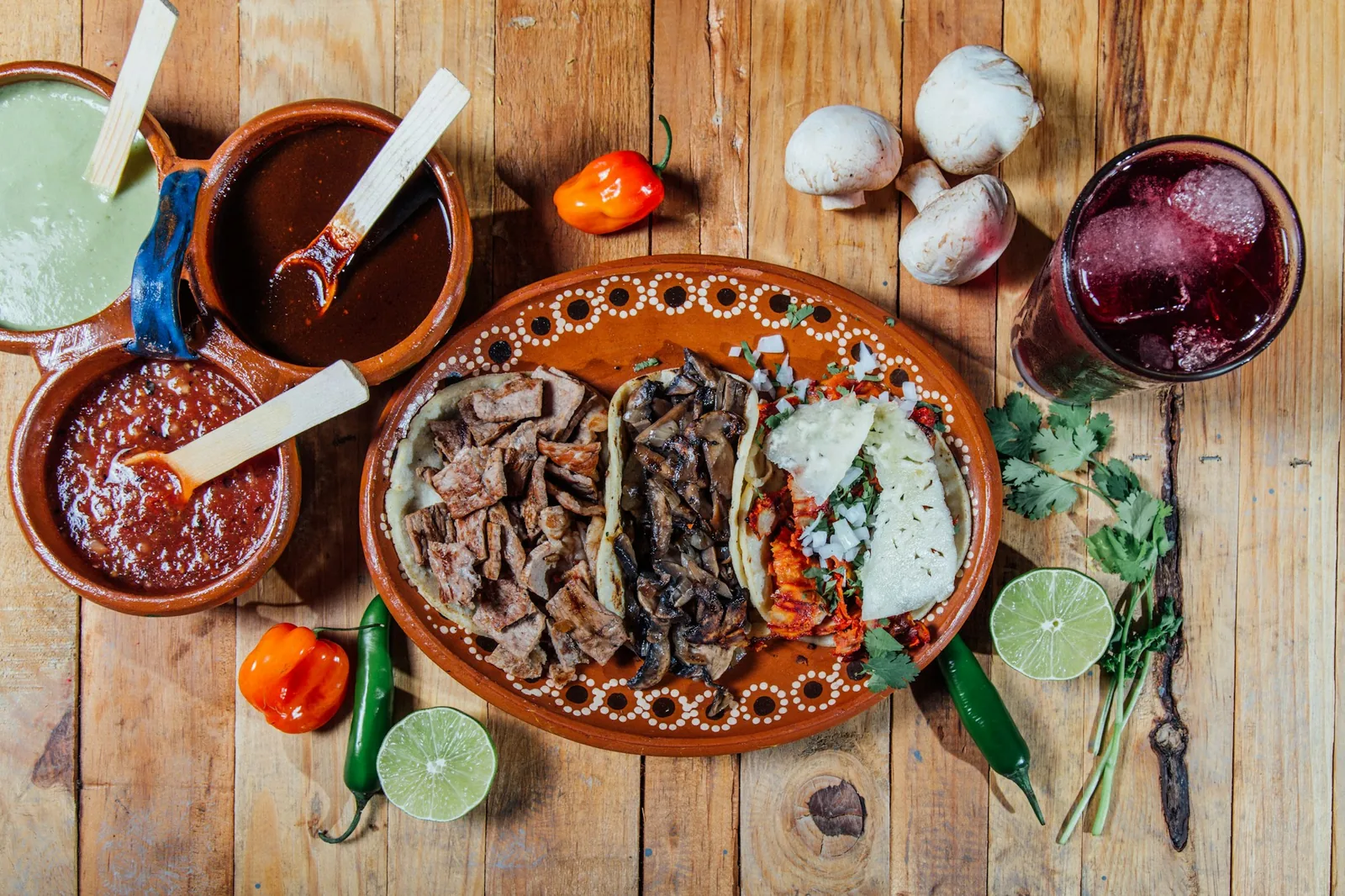 Plainly grilled meat served with tortillas