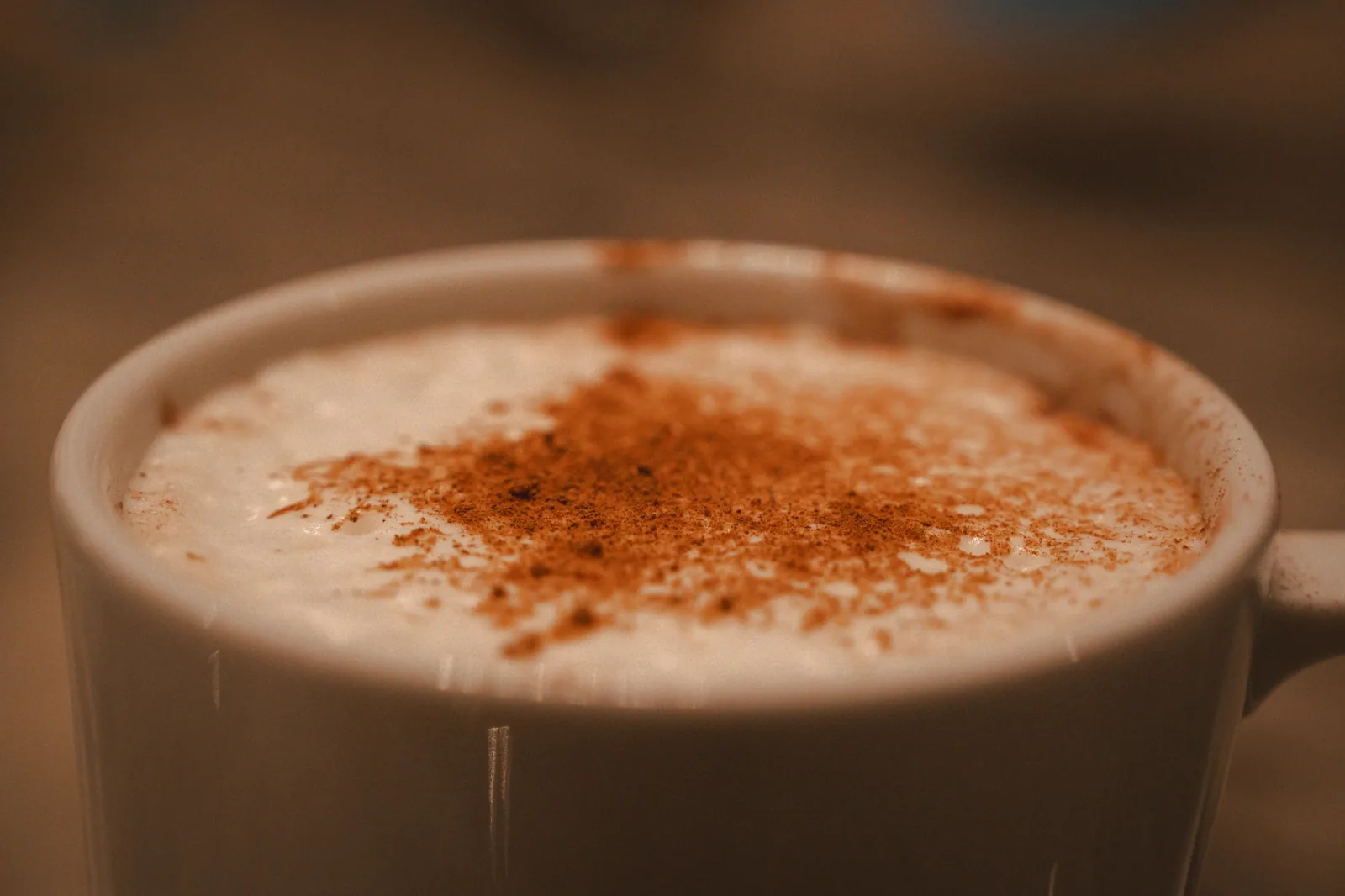 Ground cinnamon dusted over the top of a drink