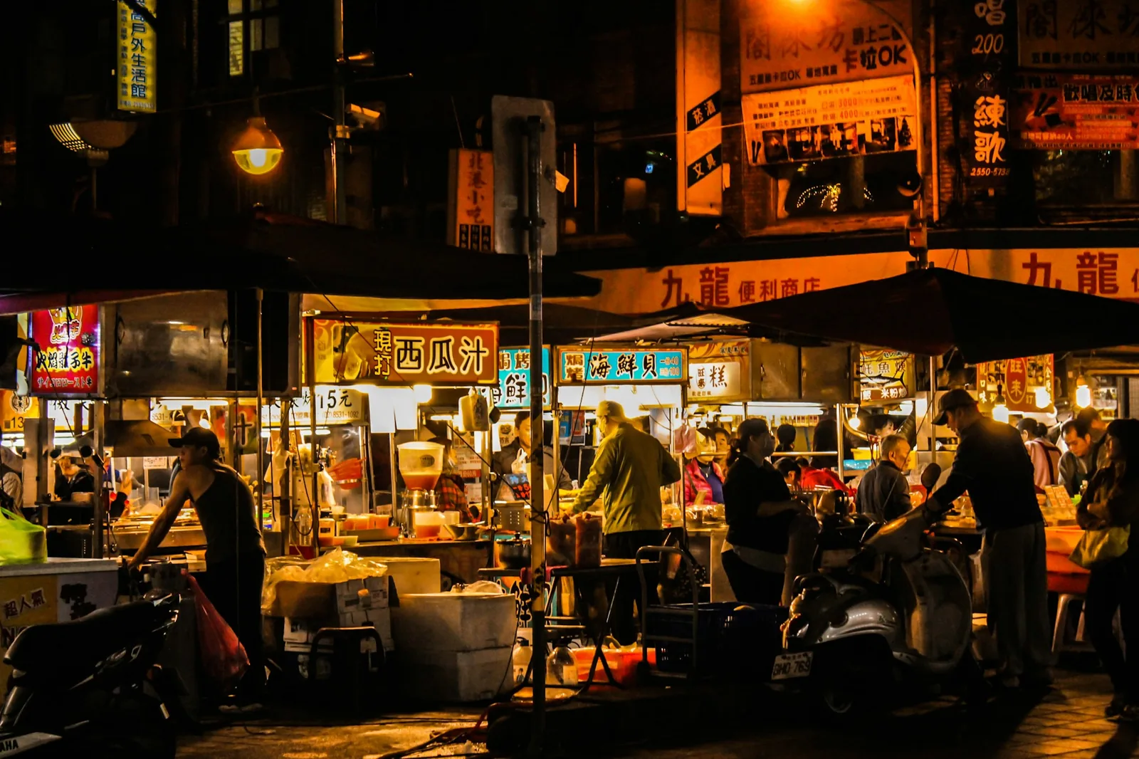 A taco stand working after dark