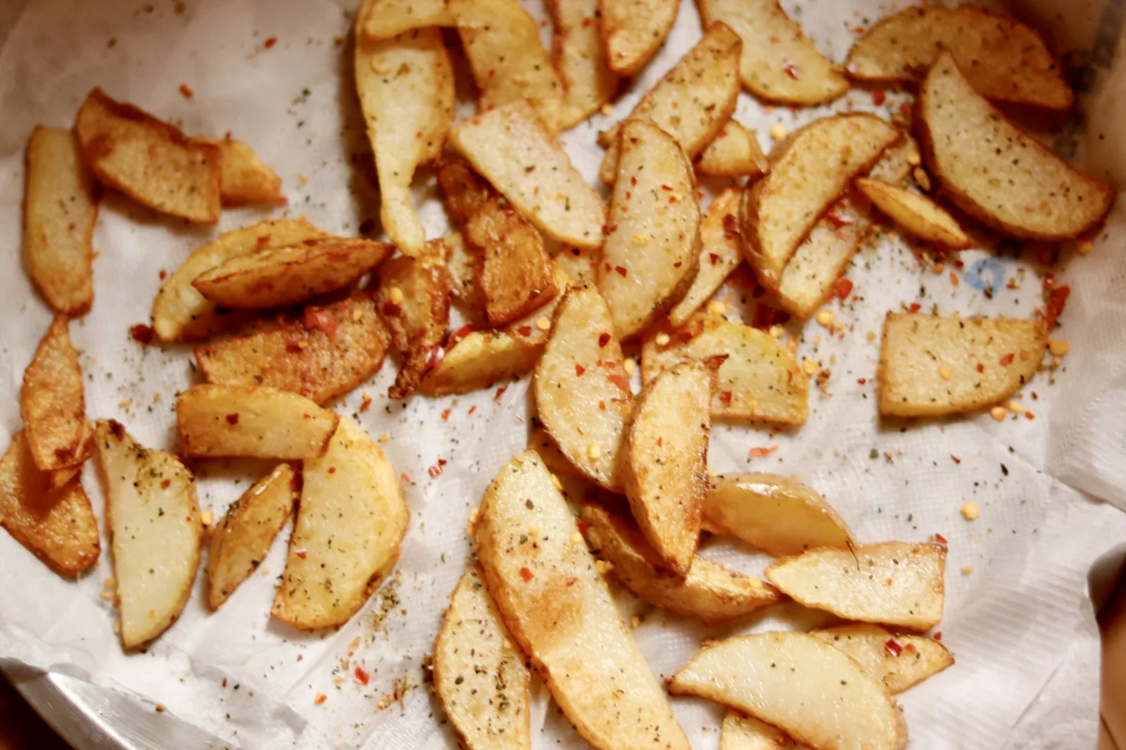 Dried oregano, lime and chilli flakes for dressing the bowl