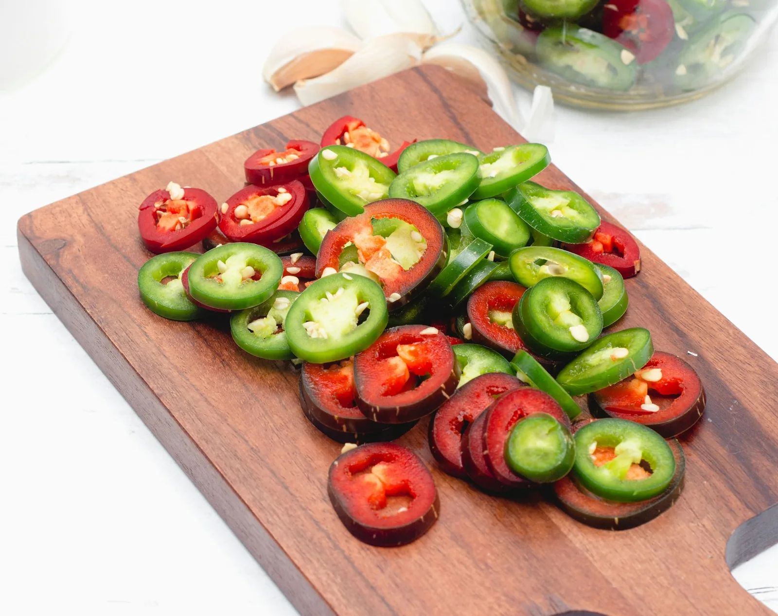 Pickled jalapeño slices