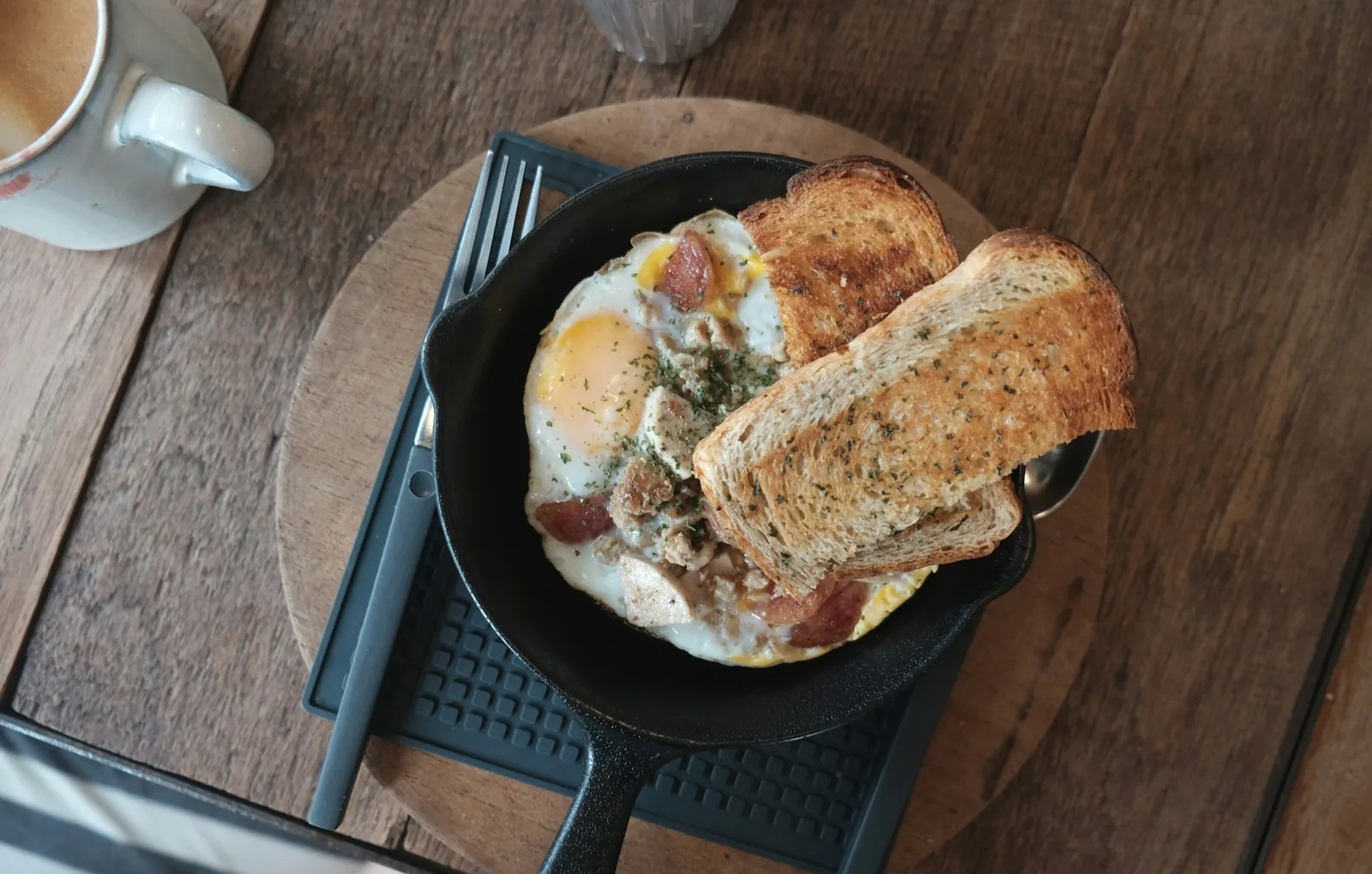 A cast-iron skillet brought straight to the table