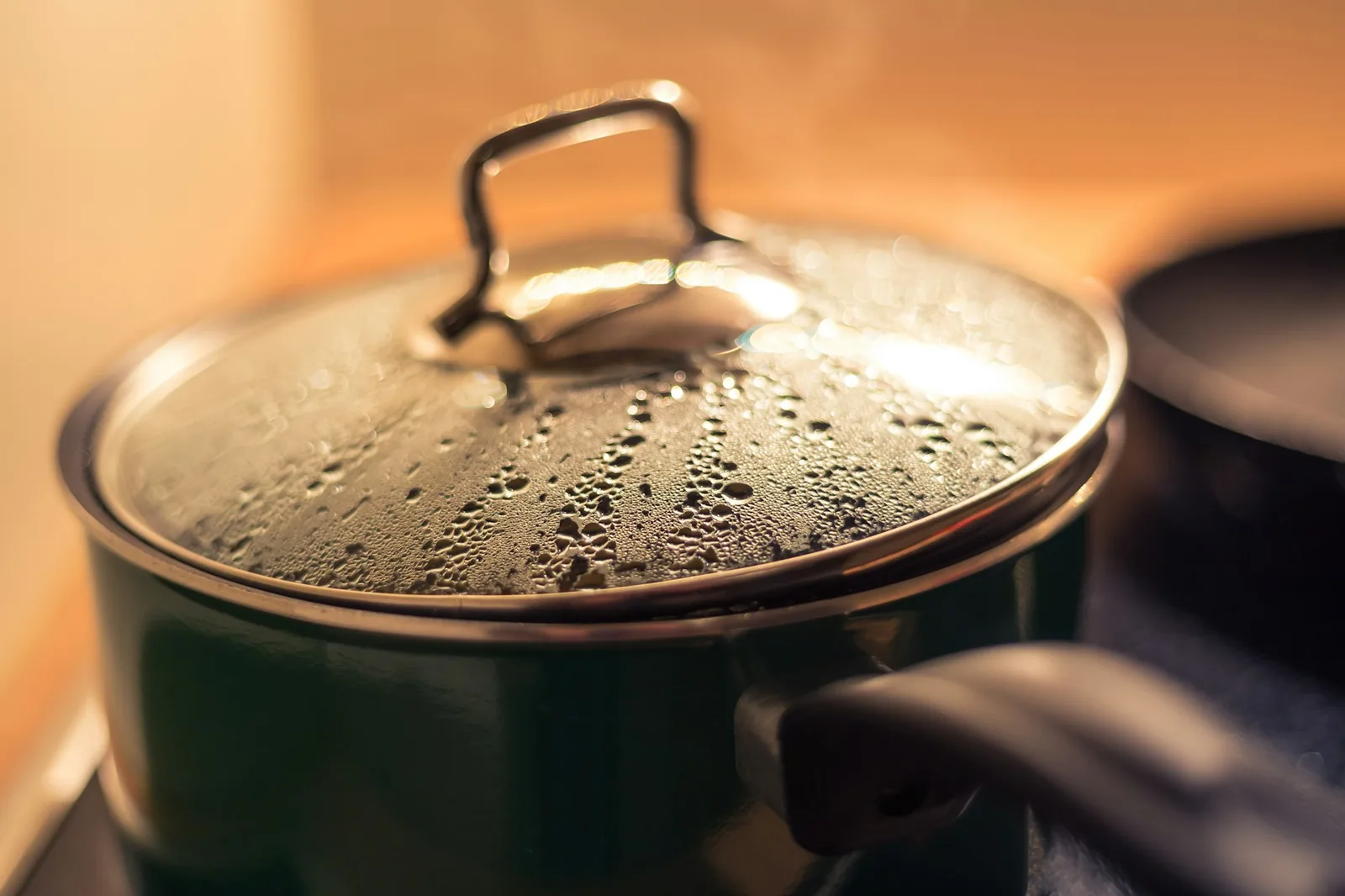 A tall steamer pot, the way tamales are cooked