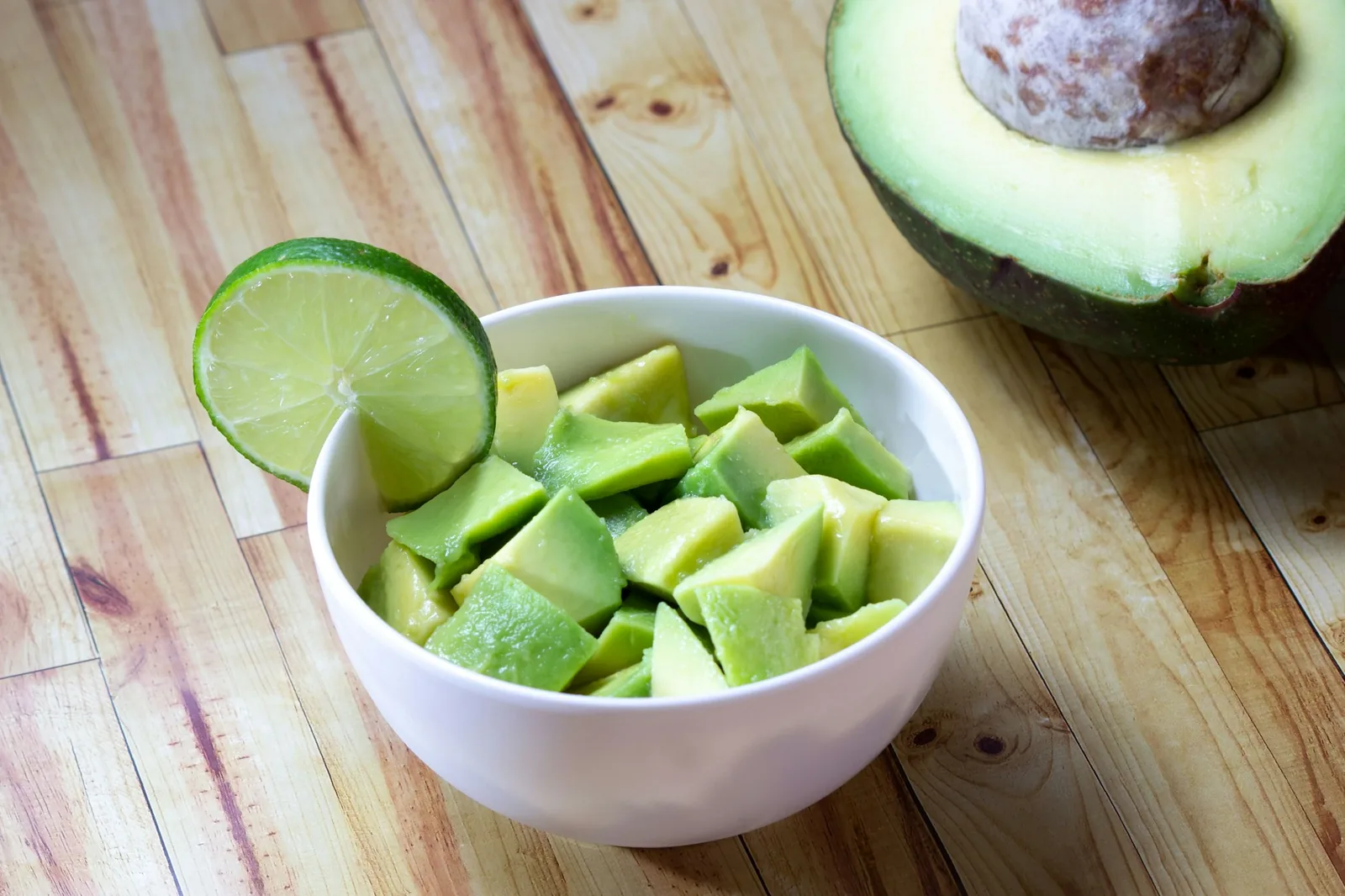 A bowl of mashed avocado with lime